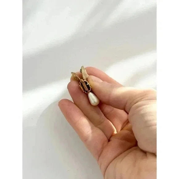 Vintage Sparkle Butterfly Pearl Embellished Brooch Pin - Picture 8 of 10